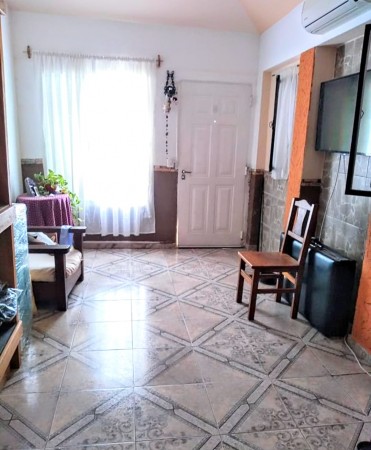 Hermoso PH de 2 dormitorios, ubicado en Barrio Santa Rita, a 150 mts de la costanera del lago