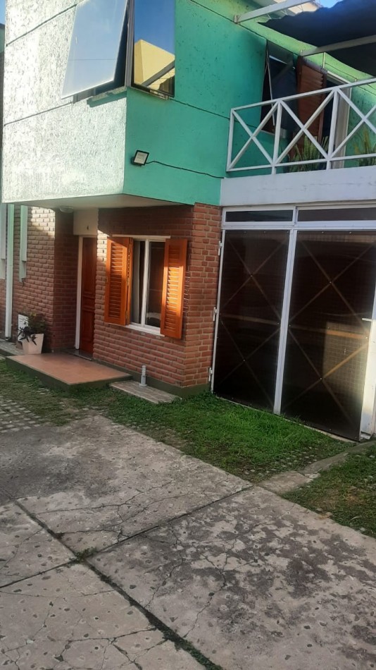 Duplex AMOBLADO en complejo, ubicado en Villa Dominguez. Excelente ubicacion