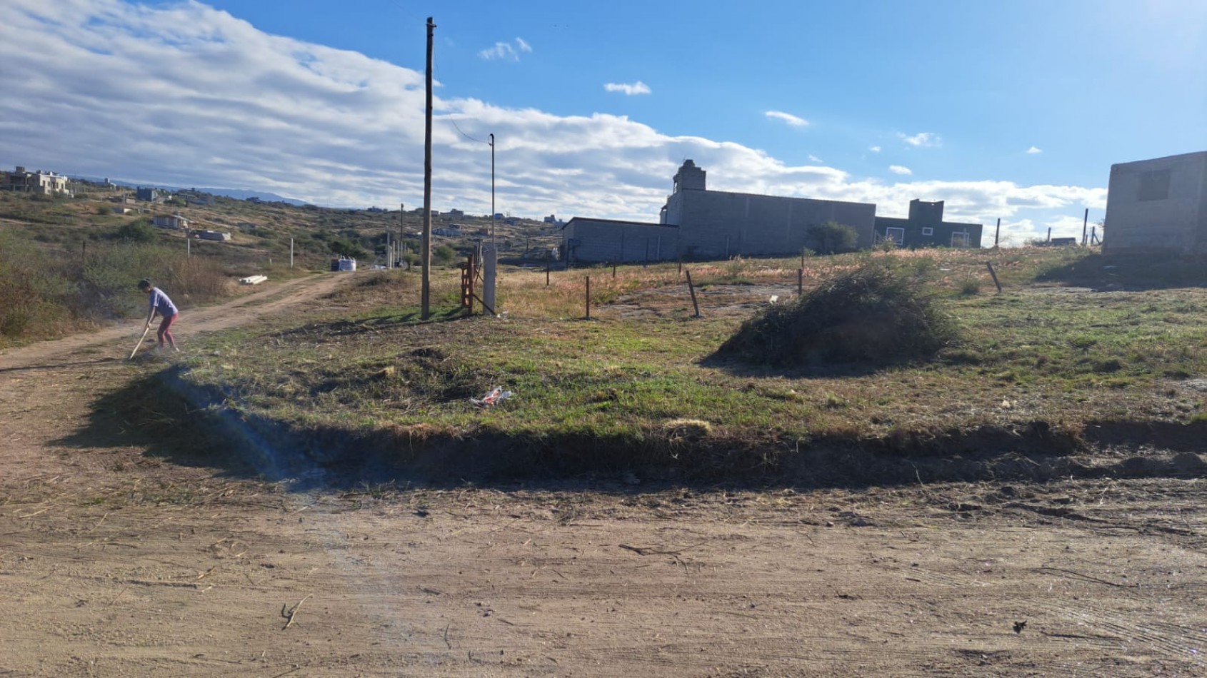 LOTE CON ESCRITURA PERMITE CONSTRUIR 2 UNIDADES