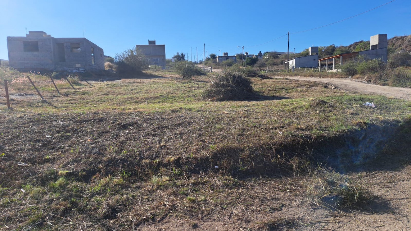 LOTE CON ESCRITURA PERMITE CONSTRUIR 2 UNIDADES