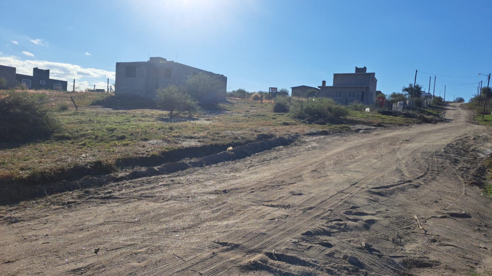 LOTE CON ESCRITURA PERMITE CONSTRUIR 2 UNIDADES