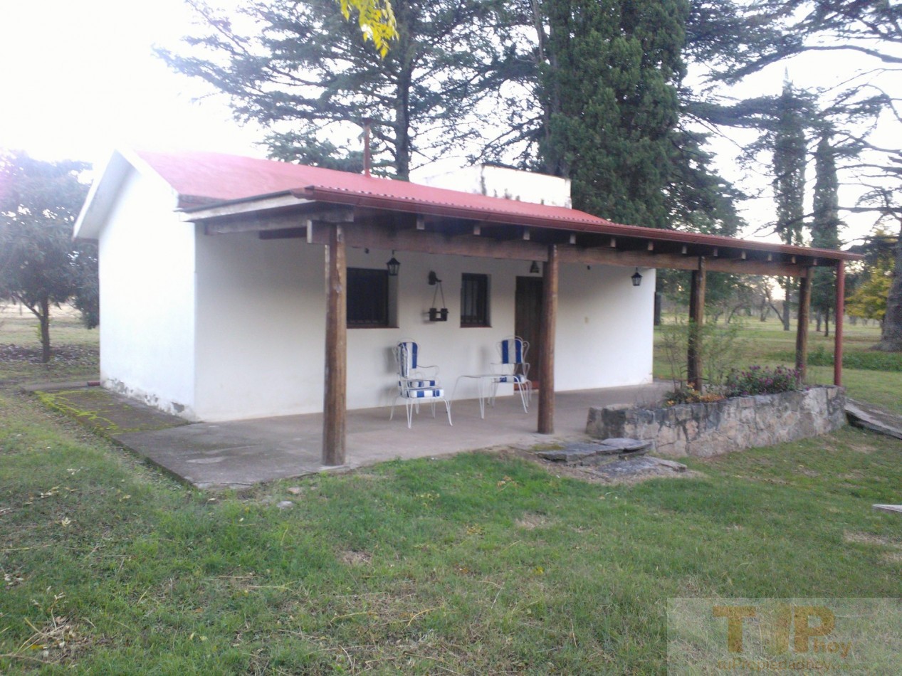 8 hectareas con casa de campo, departamentos, piscina, microclima propio y una importante variedad de frutales en el Valle de Calamuchita