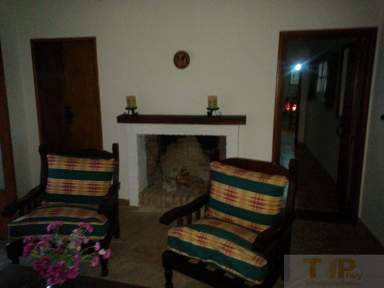 8 hectareas con casa de campo, departamentos, piscina, microclima propio y una importante variedad de frutales en el Valle de Calamuchita
