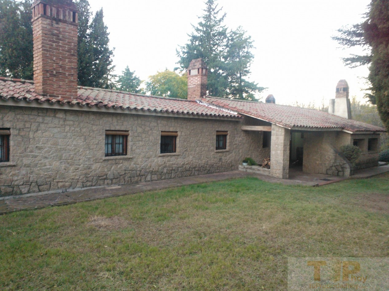 8 hectareas autosustentables con casas de campo, servicios y variedad de frutales en el Valle de Calamuchita