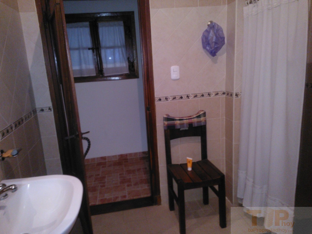 8 hectareas con casa de campo, departamentos, piscina, microclima propio y una importante variedad de frutales en el Valle de Calamuchita