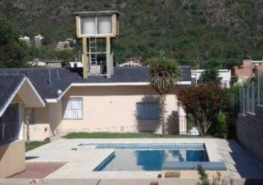 Imperdible propiedad! Hermosa casa con quincho y piscina